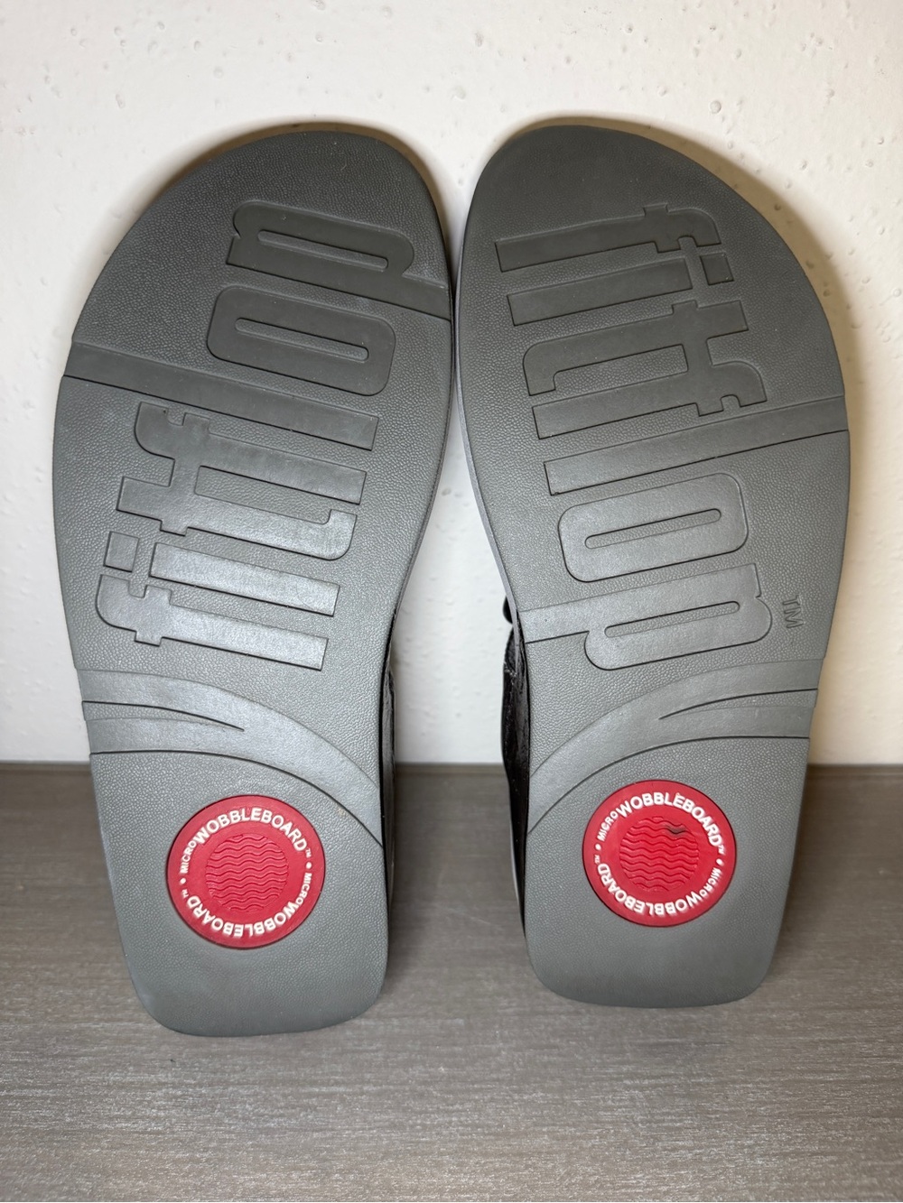 FitFlop Fleur Silver/Pewter Flower Comfort Wedge Flip Flop Thong Sandals US 6 - Picture 8 of 9
